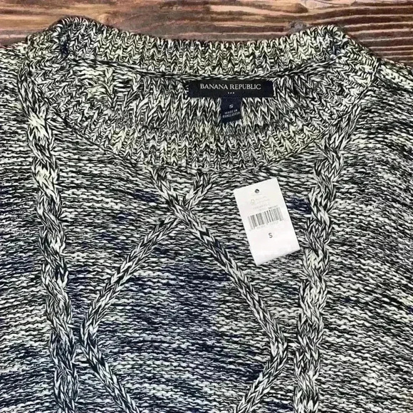 NWT Banana Republic Cable Knit sweater size small - Picture 2 of 4